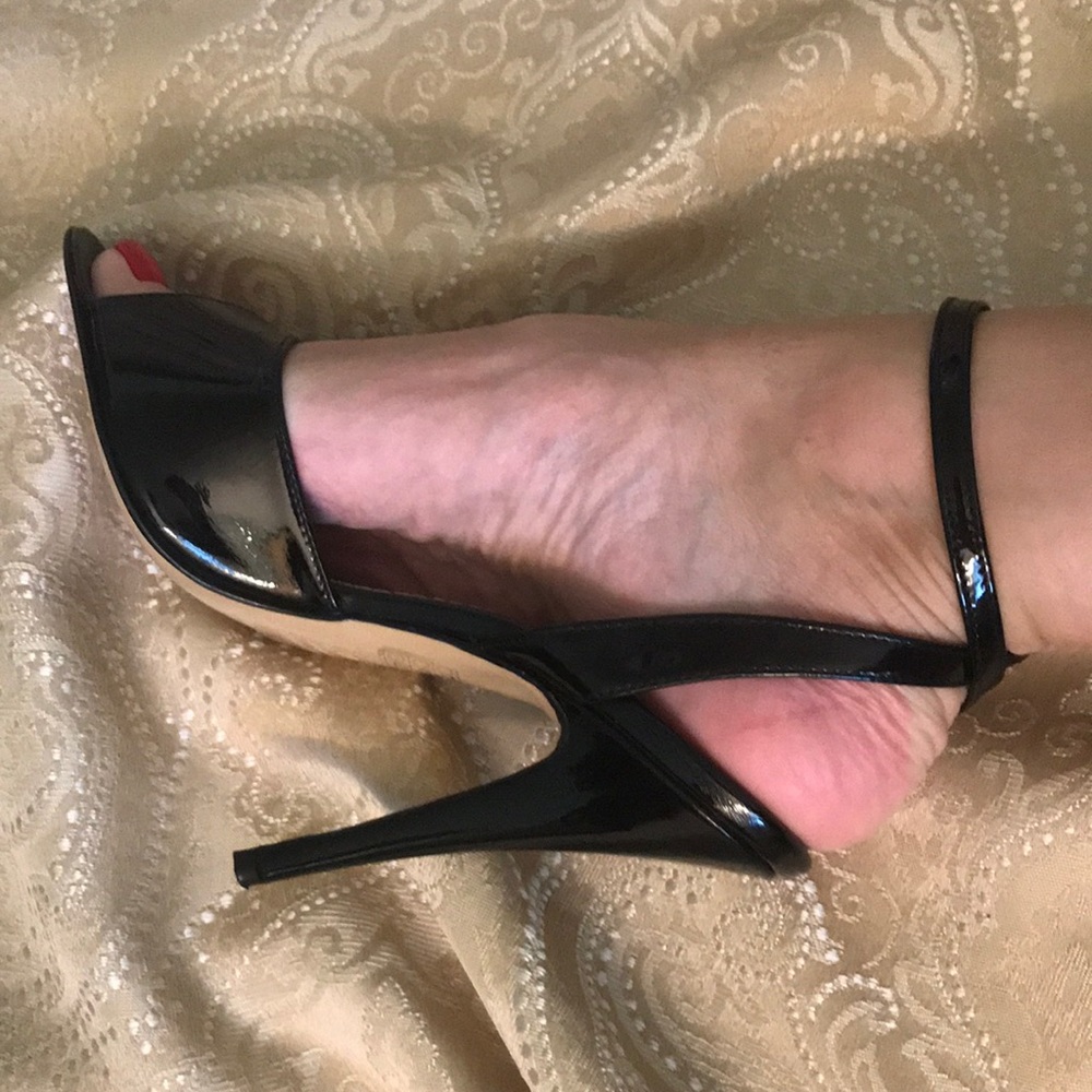 NWOT Patent leather made in Italy stilettos